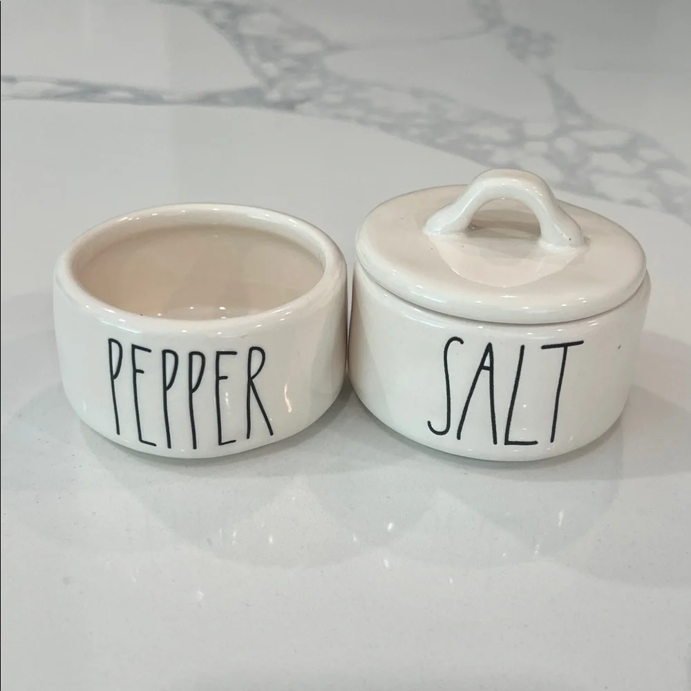 Cute.Rae Dunn SALT - PEPPER.